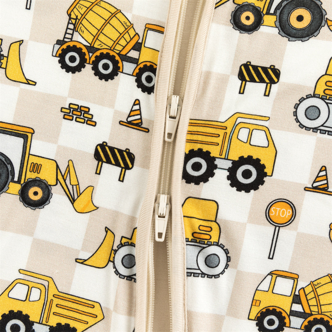 Pyjama zippé en bambou pour bébé avec motif camion à carreaux